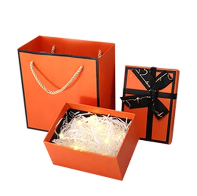 صناديق هدايا عيد الميلاد المخصصة